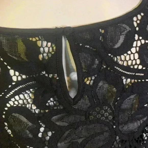 Worthington Woman’s Cold Shoulder Blouse With Lace Size XL - Picture 10 of 11